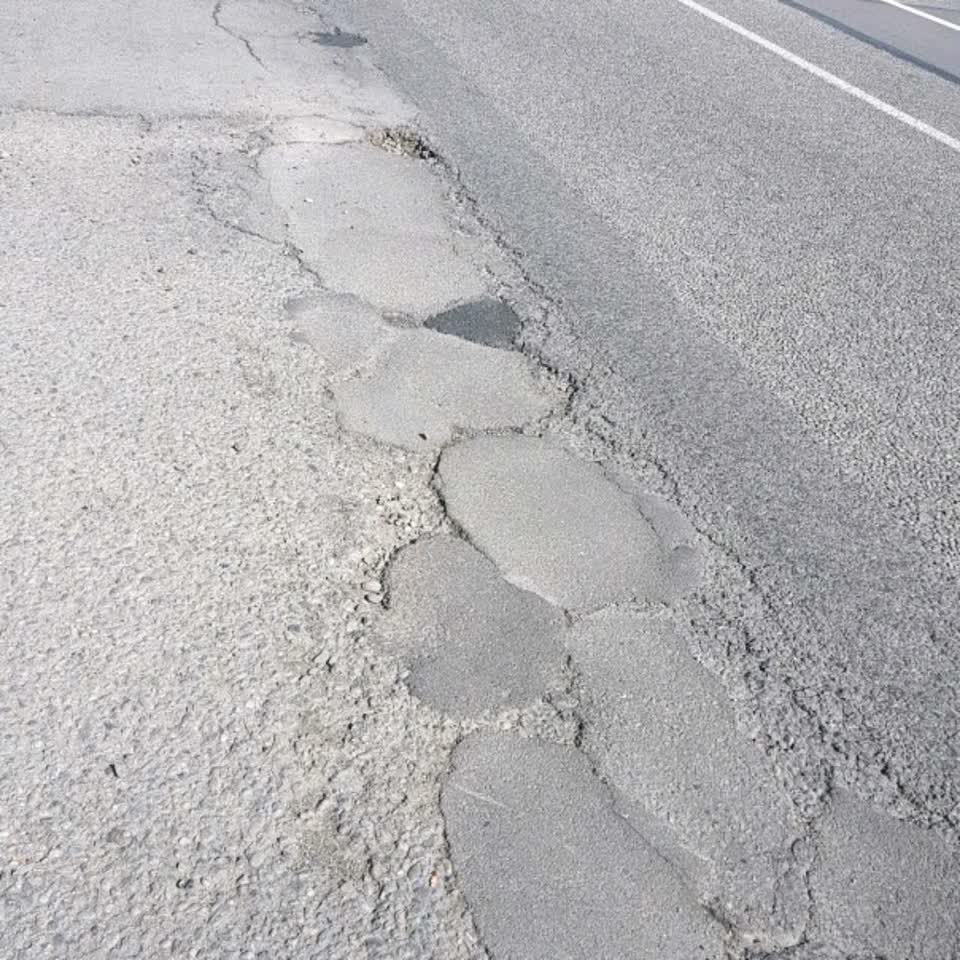 The photograph attached to this roading/streets report