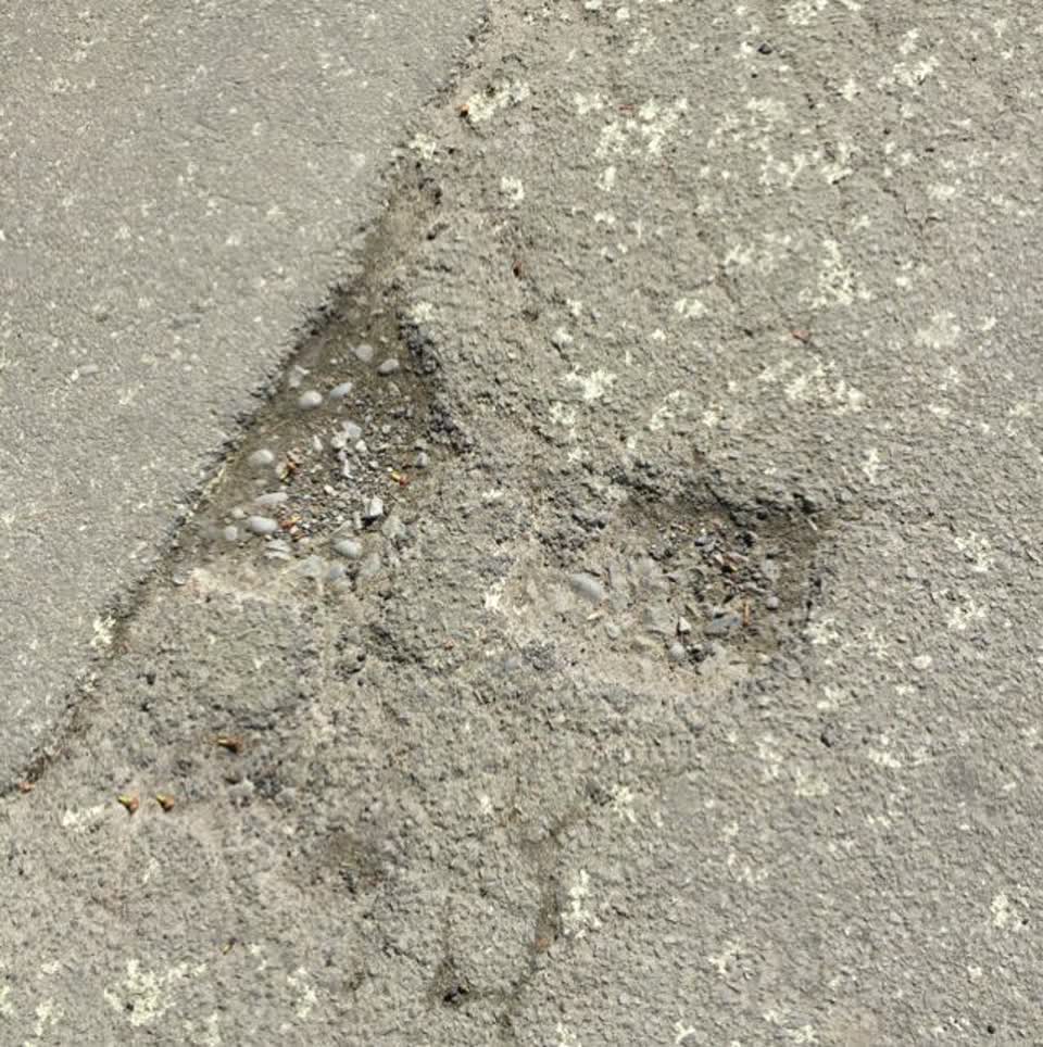 The photograph attached to this roading/streets report
