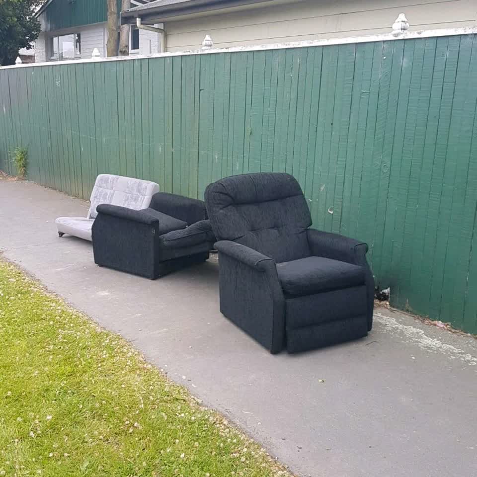 The photograph attached to this rubbish/recycling report
