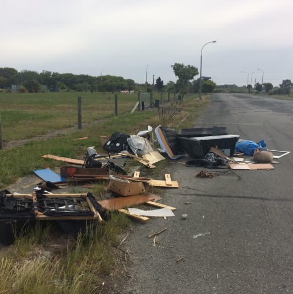 The photograph attached to this rubbish/recycling report