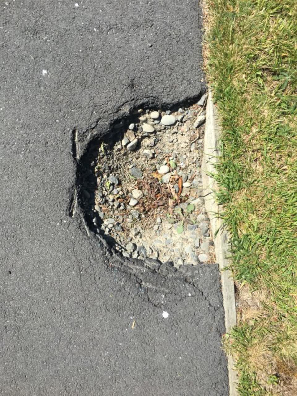 The photograph attached to this roading/streets report