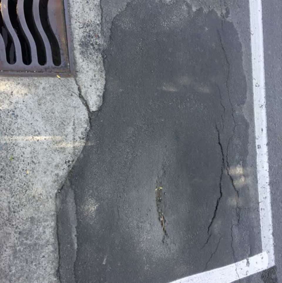 The photograph attached to this roading/streets report