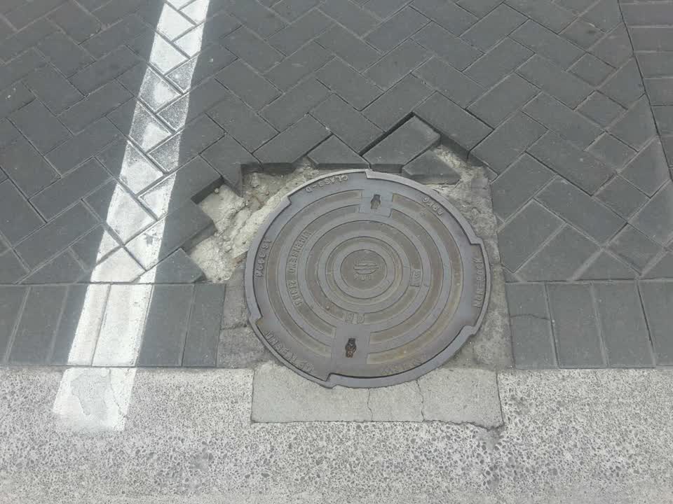 The photograph attached to this roading/streets report
