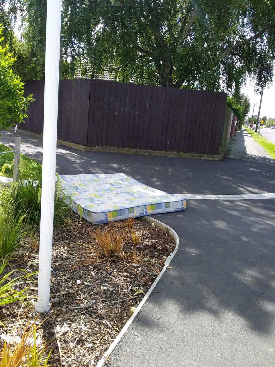 The photograph attached to this rubbish/recycling report