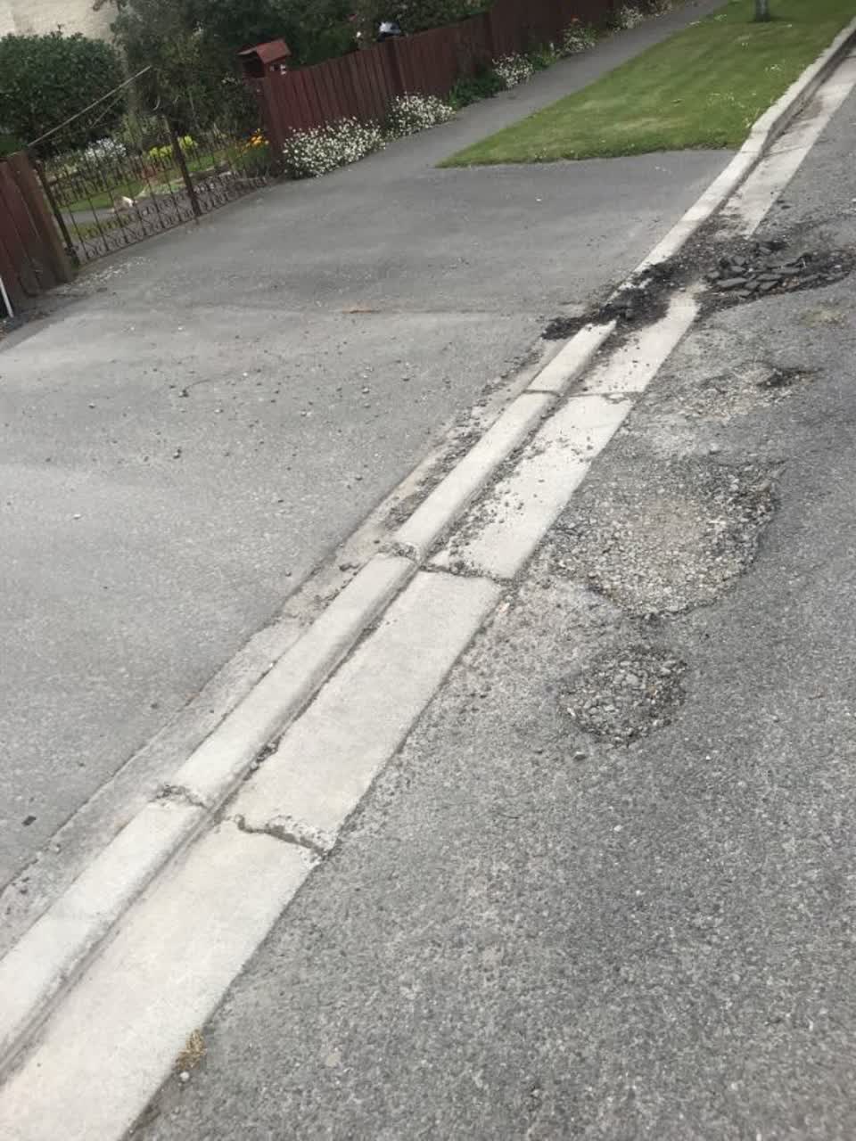 The photograph attached to this roading/streets report