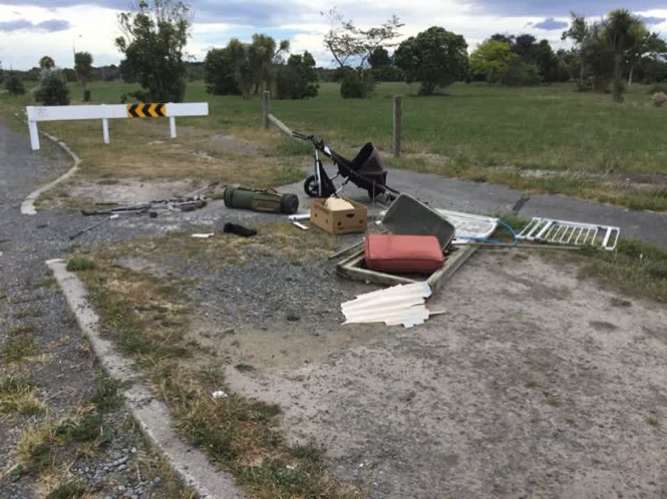 The photograph attached to this rubbish/recycling report