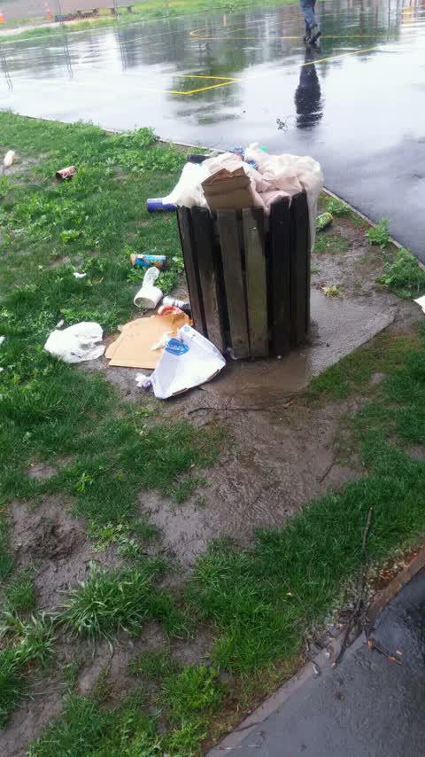 Rubbish/Recycling, a report photo