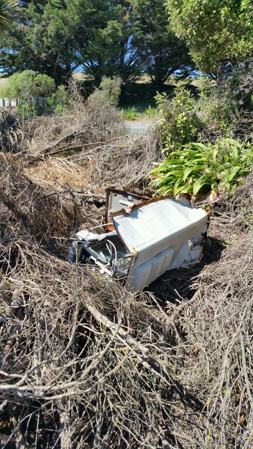 The photograph attached to this rubbish/recycling report