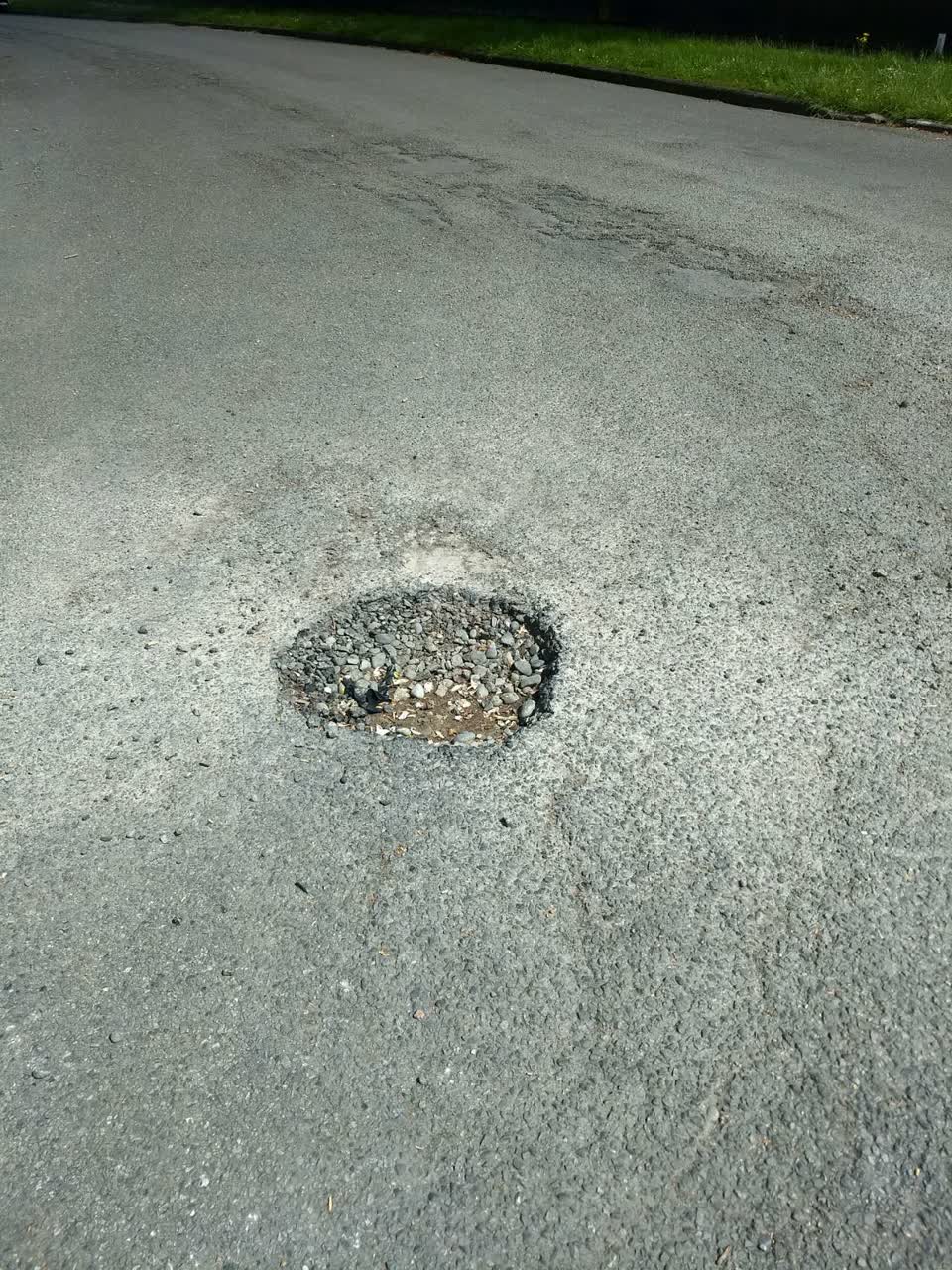 The photograph attached to this roading/streets report