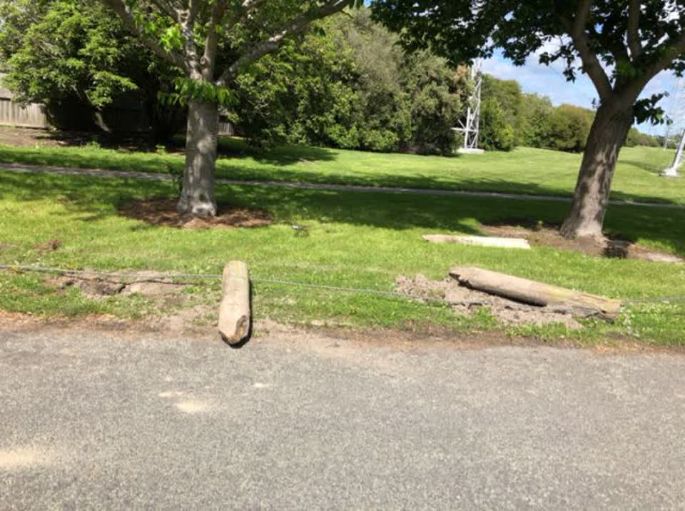 The photograph attached to this roading/streets report