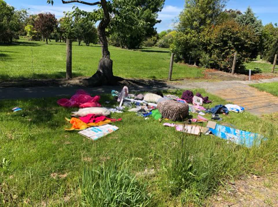 The photograph attached to this rubbish/recycling report