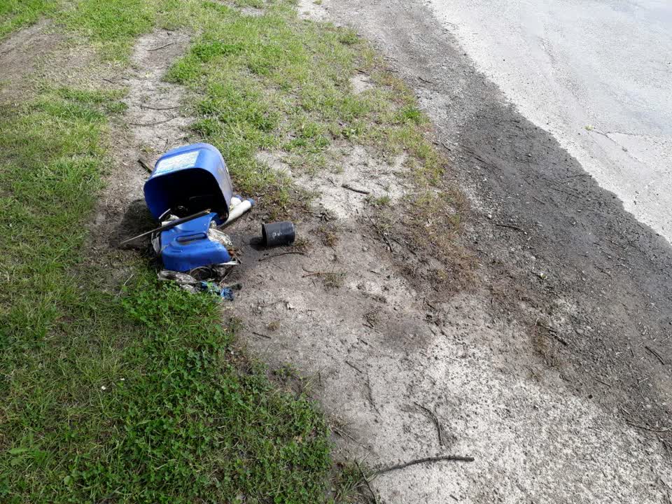 The photograph attached to this rubbish/recycling report
