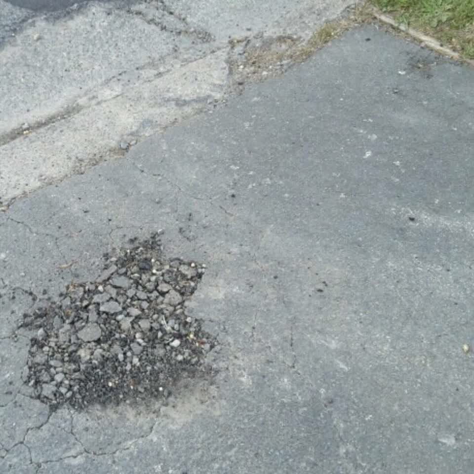 The photograph attached to this roading/streets report