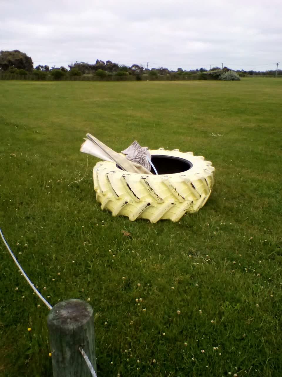 The photograph attached to this rubbish/recycling report