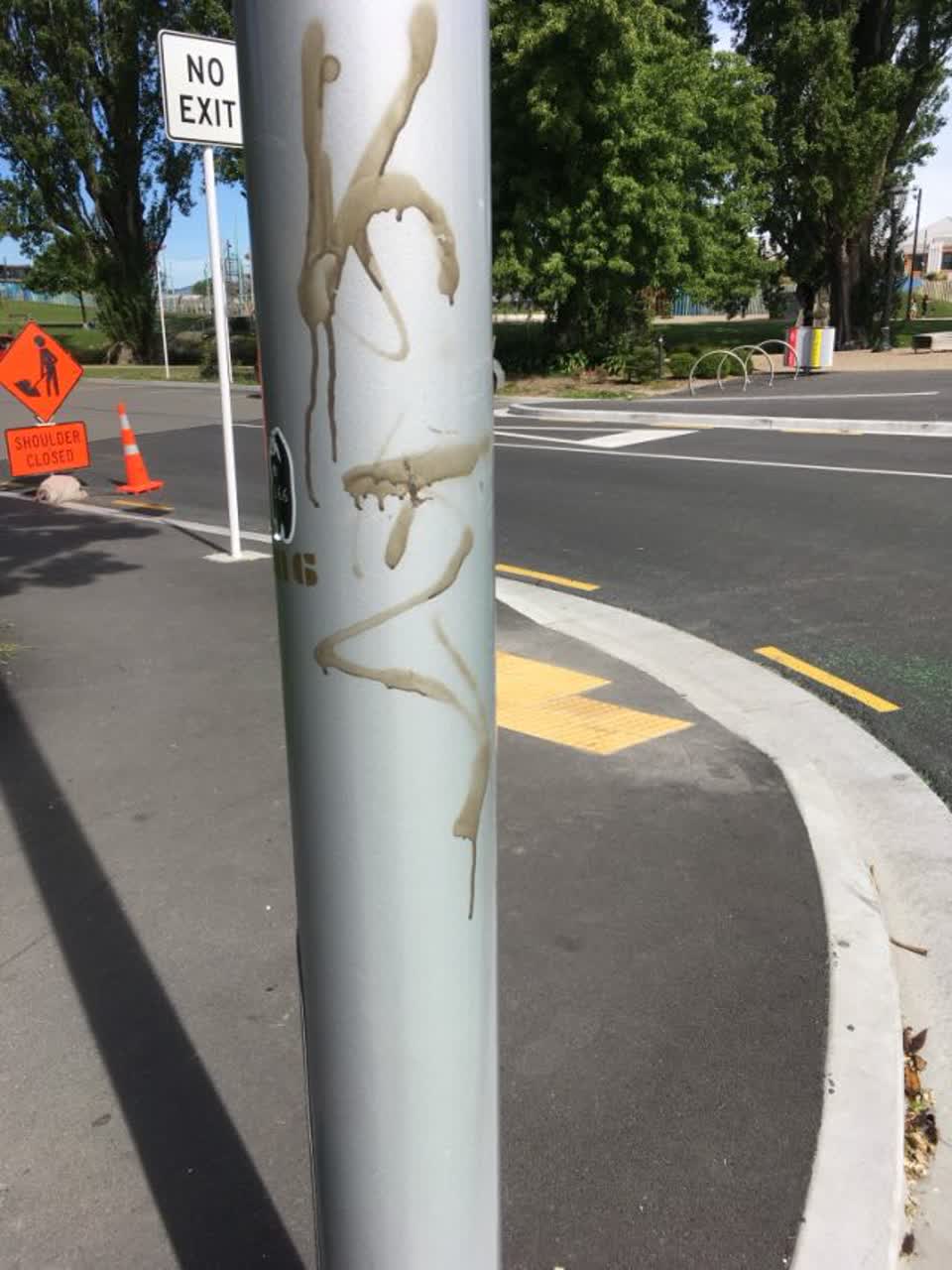 The photograph attached to this graffiti report