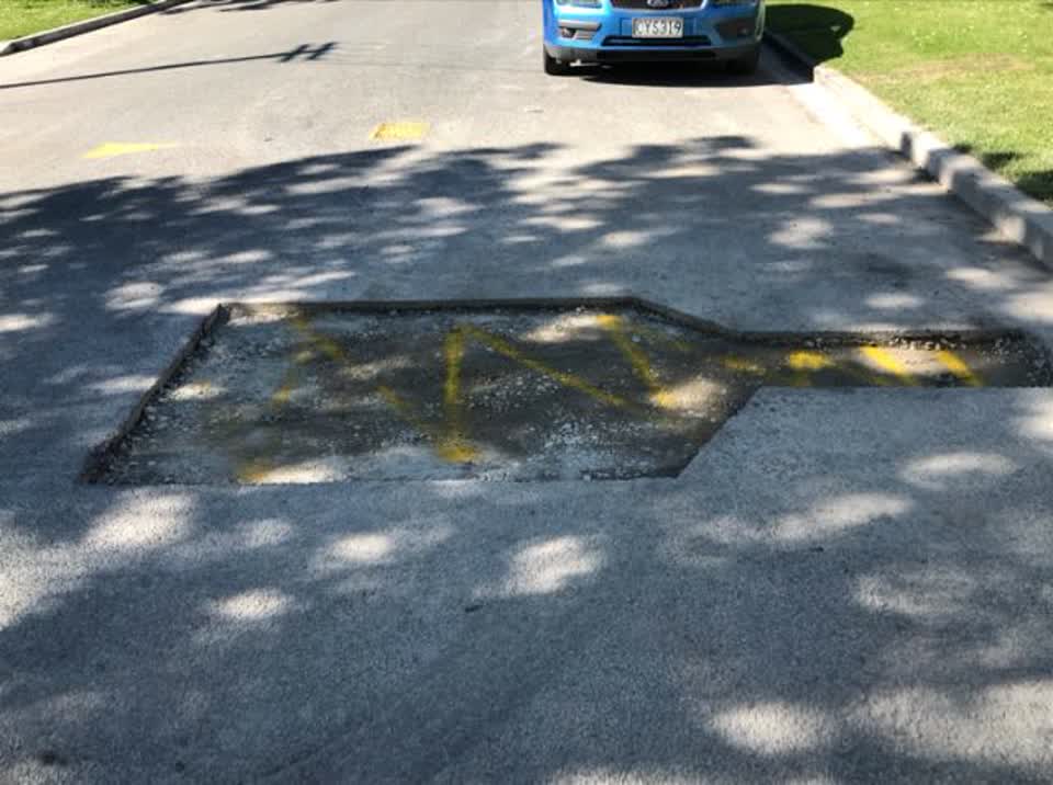The photograph attached to this roading/streets report
