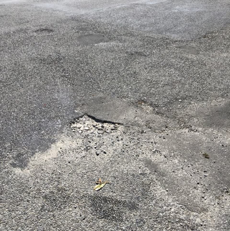 The photograph attached to this roading/streets report