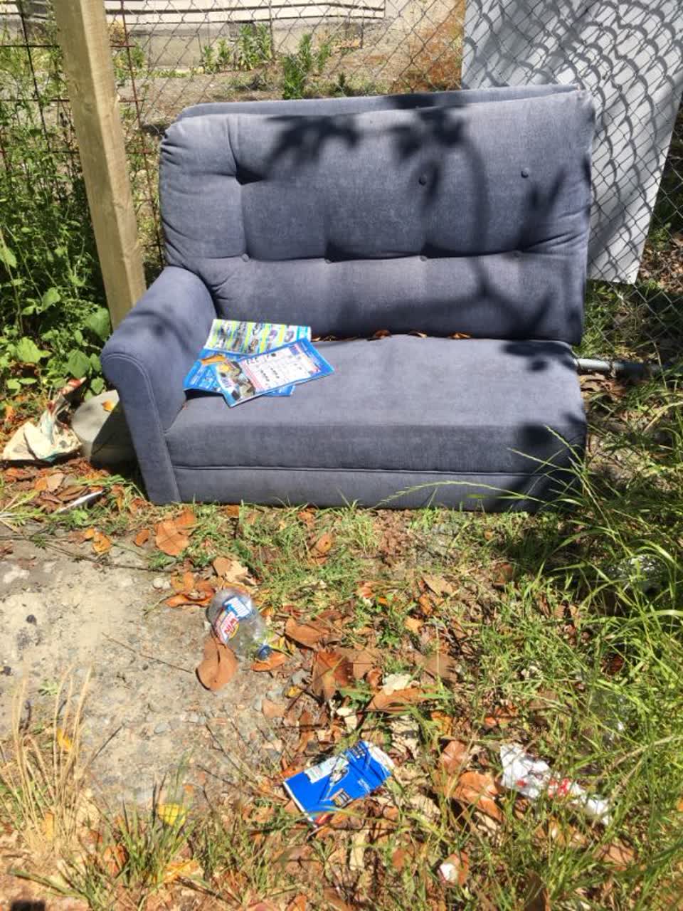 The photograph attached to this rubbish/recycling report