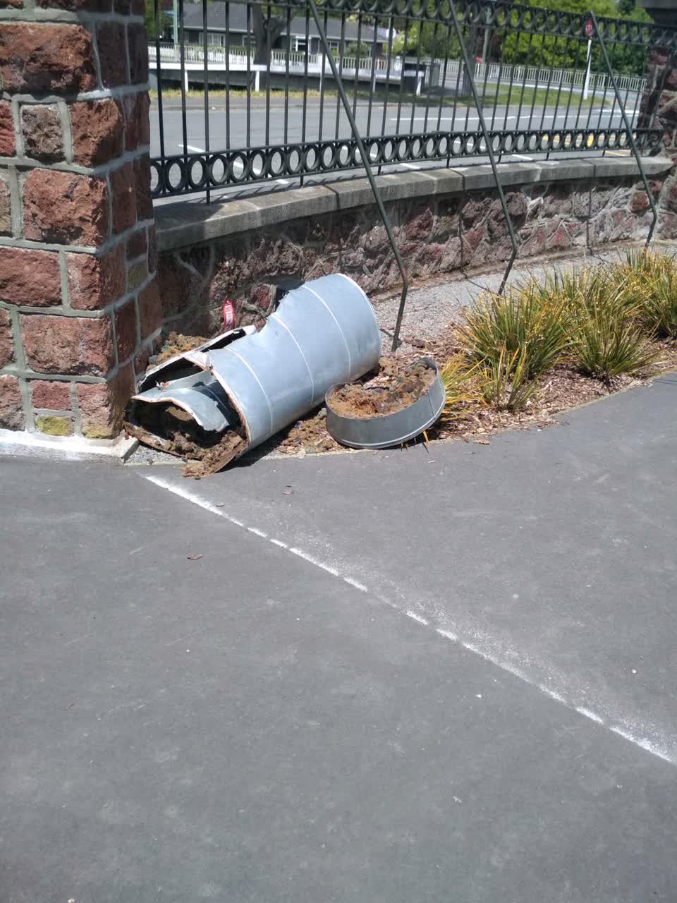The photograph attached to this rubbish/recycling report