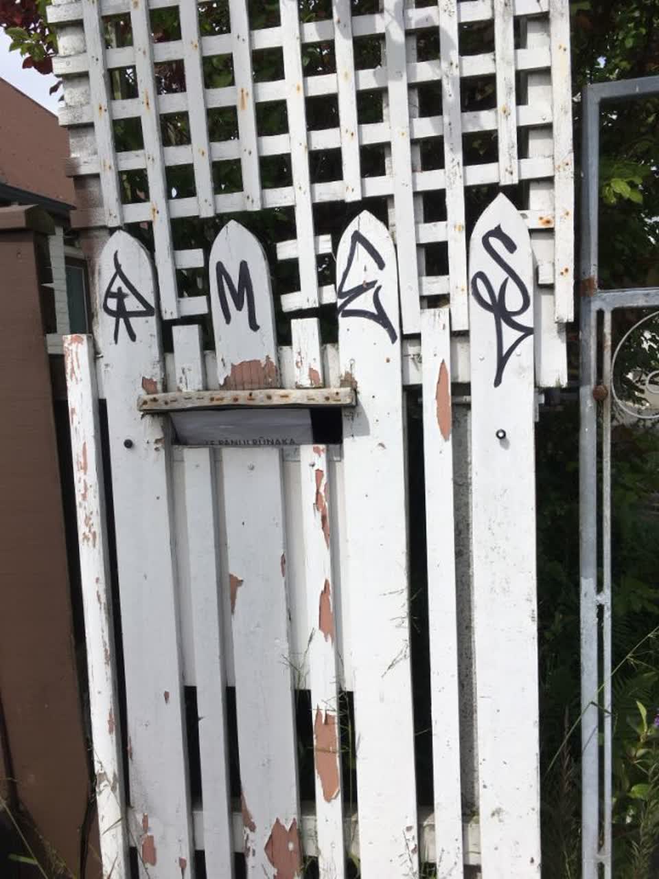 The photograph attached to this graffiti report
