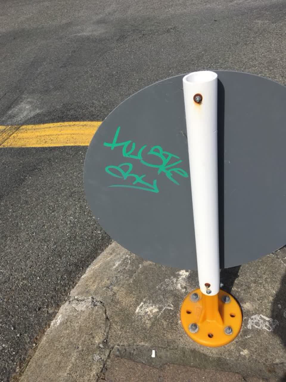 The photograph attached to this graffiti report