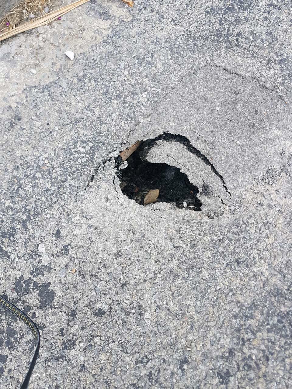 The photograph attached to this roading/streets report