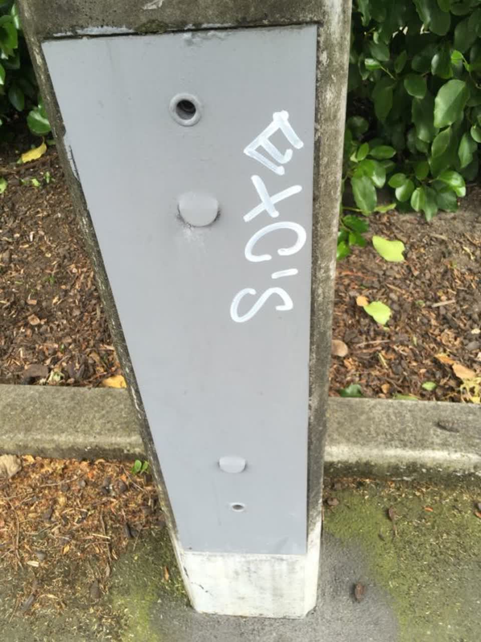 The photograph attached to this graffiti report