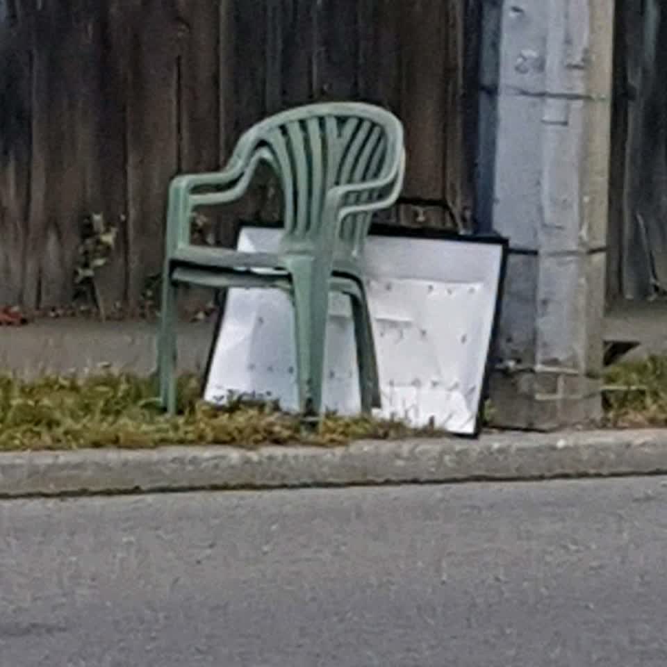 The photograph attached to this rubbish/recycling report