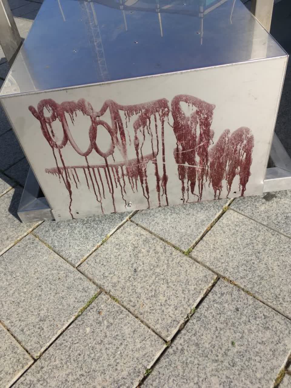 The photograph attached to this graffiti report