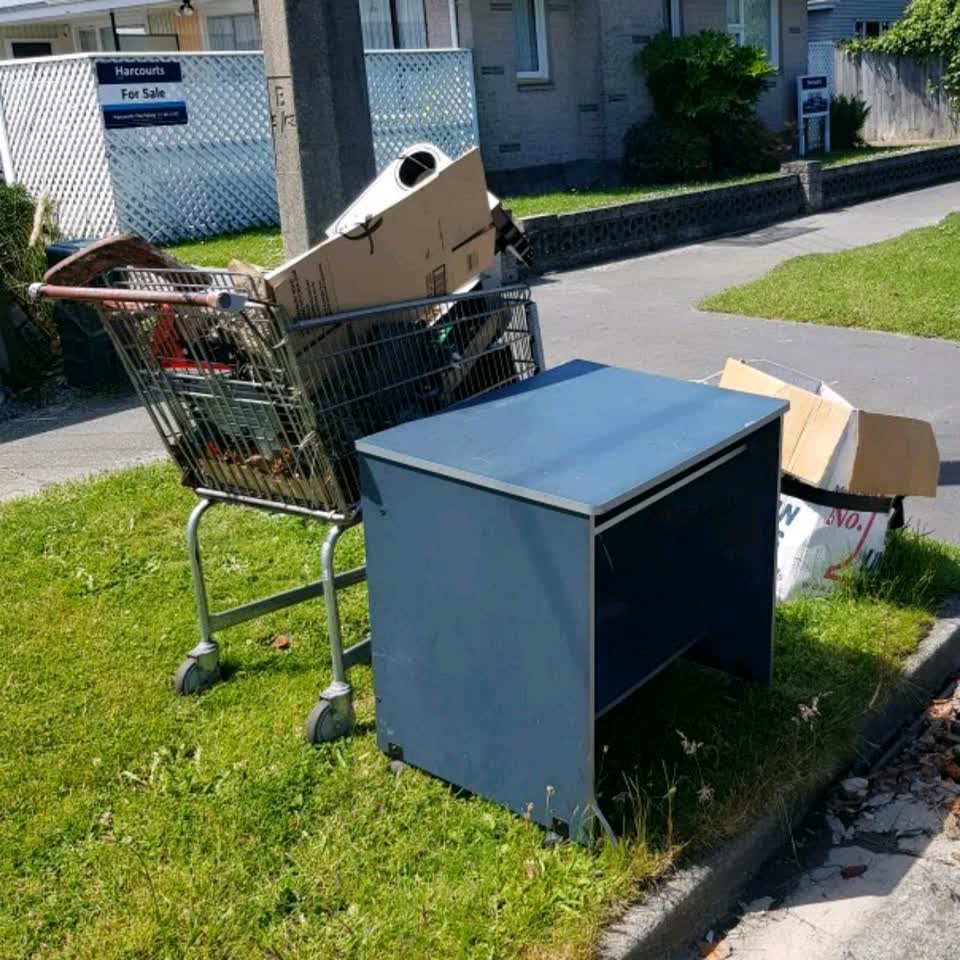 The photograph attached to this rubbish/recycling report