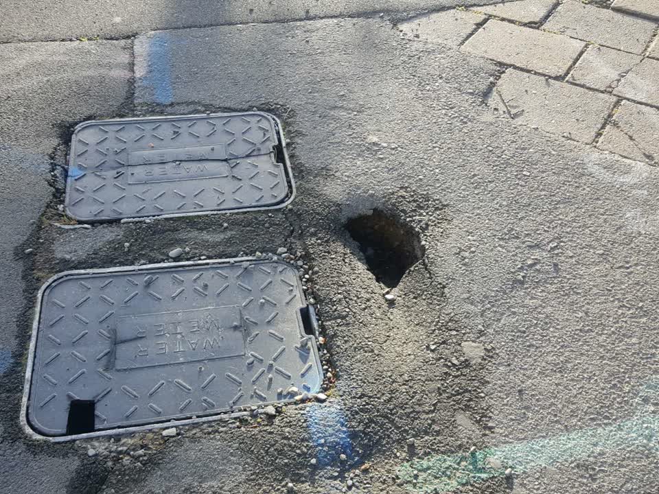 The photograph attached to this roading/streets report