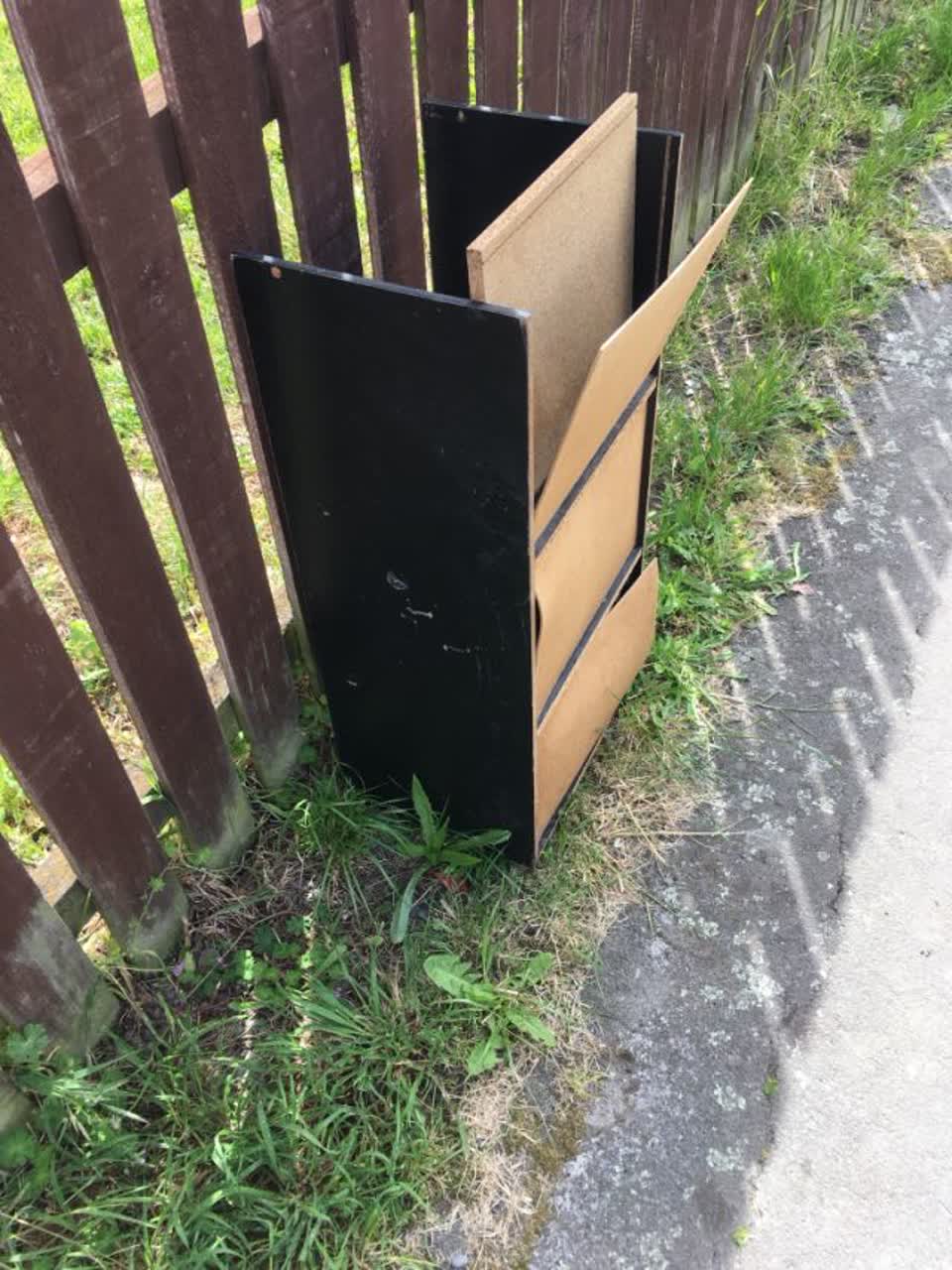 The photograph attached to this rubbish/recycling report