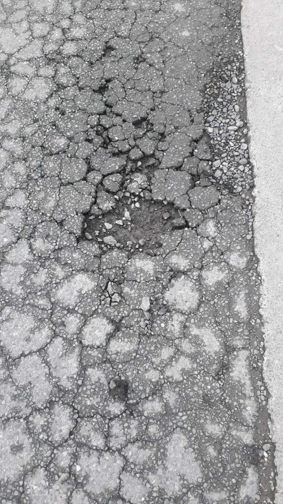 The photograph attached to this roading/streets report