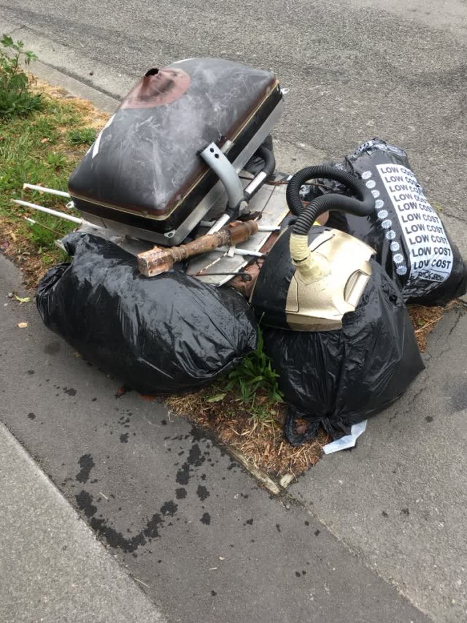 The photograph attached to this rubbish/recycling report