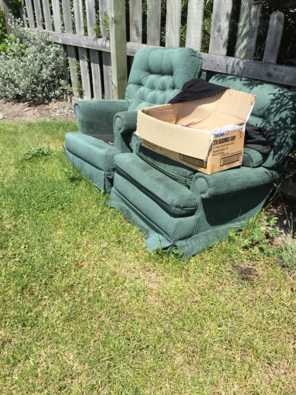 The photograph attached to this rubbish/recycling report