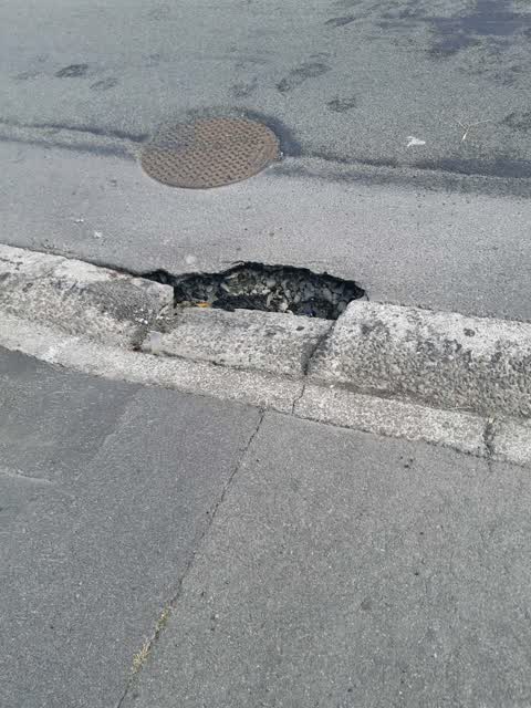Roading/Streets, a report photo
