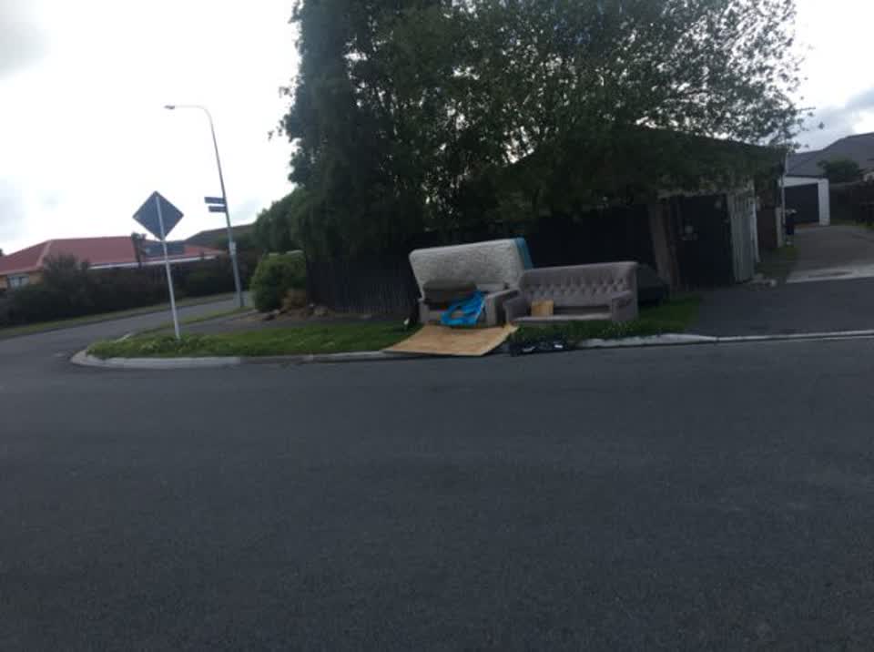 The photograph attached to this rubbish/recycling report