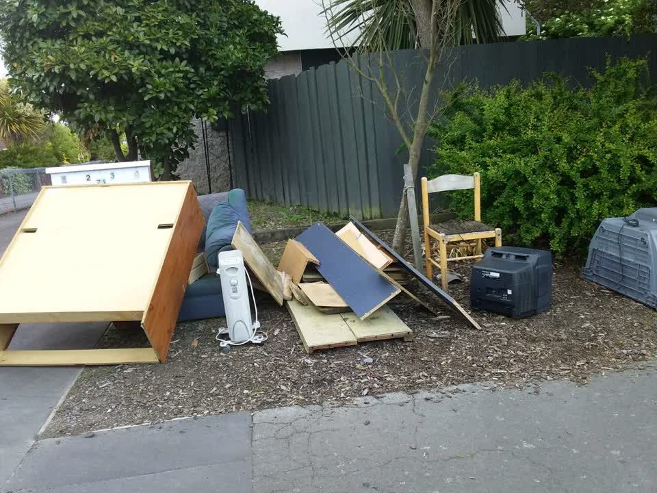 The photograph attached to this rubbish/recycling report