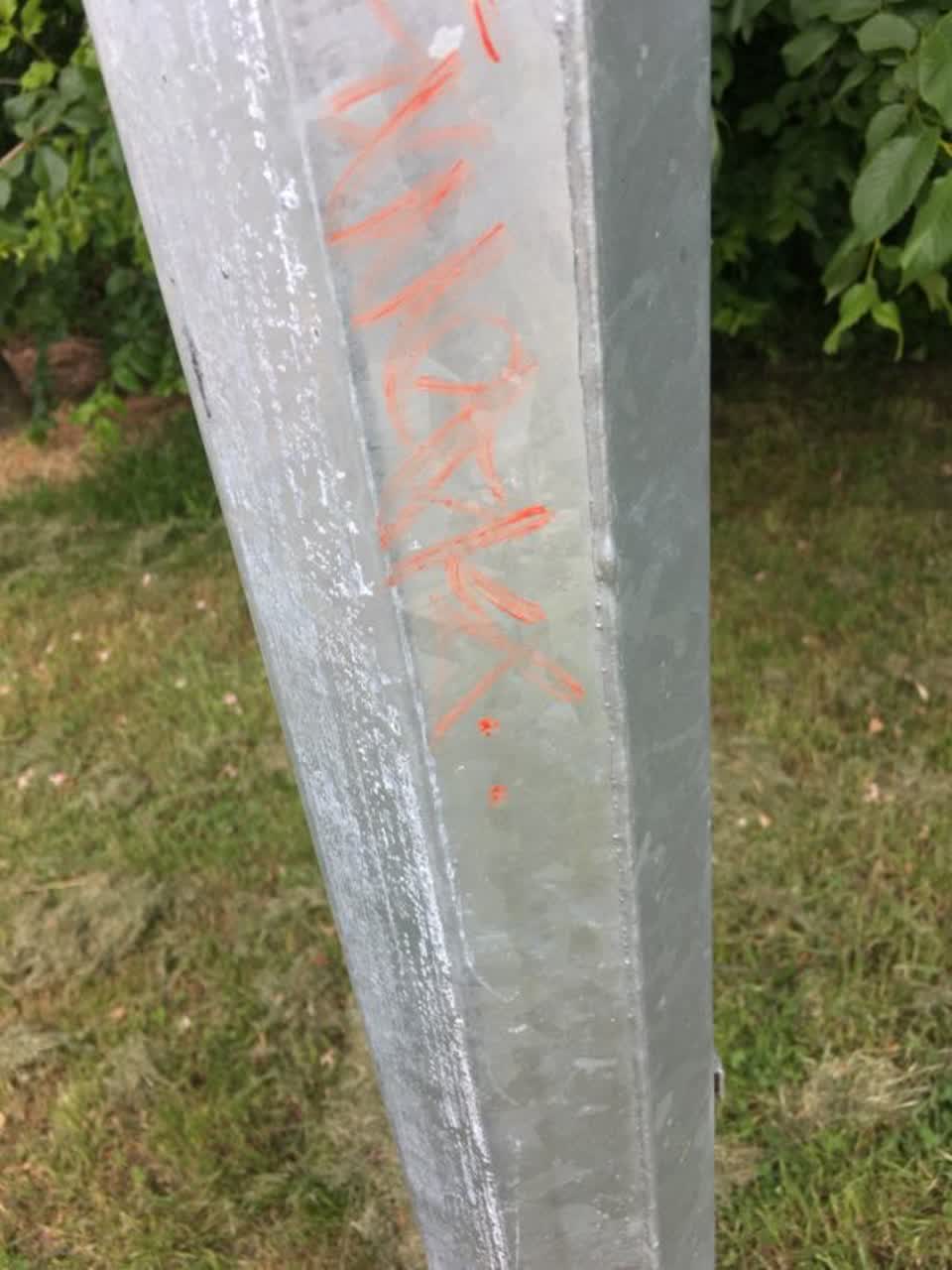 The photograph attached to this graffiti report