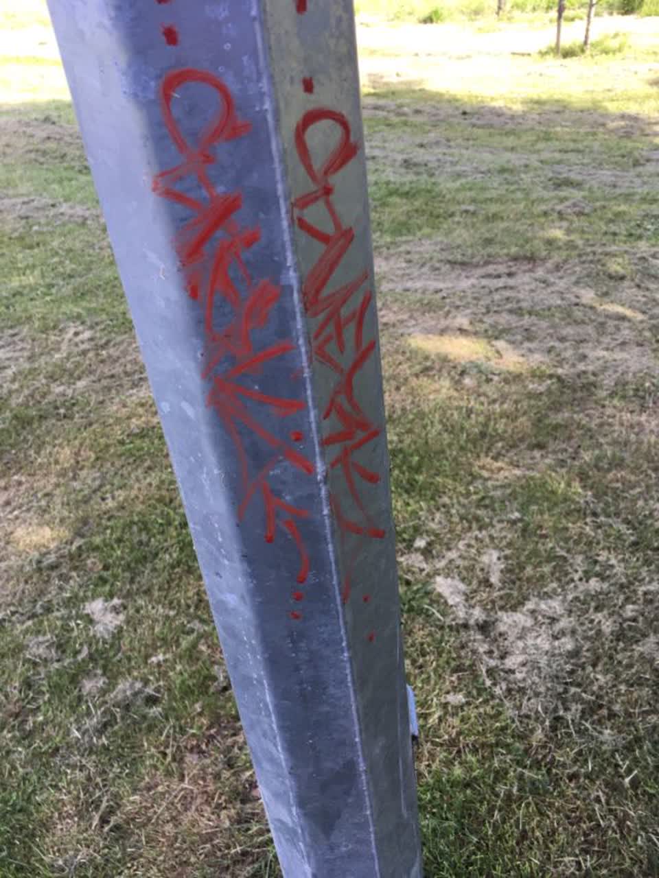 The photograph attached to this graffiti report