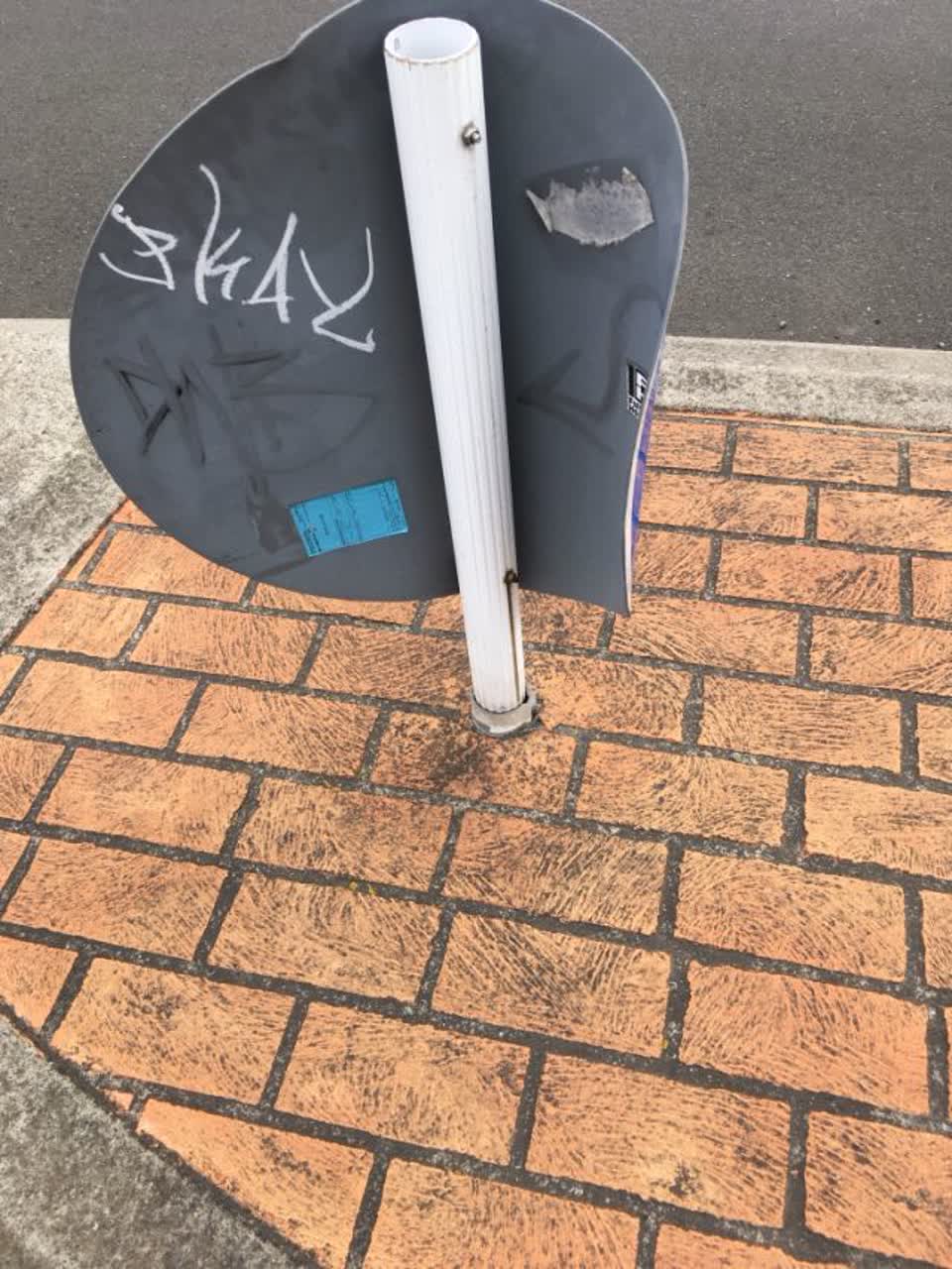 The photograph attached to this roading/streets report