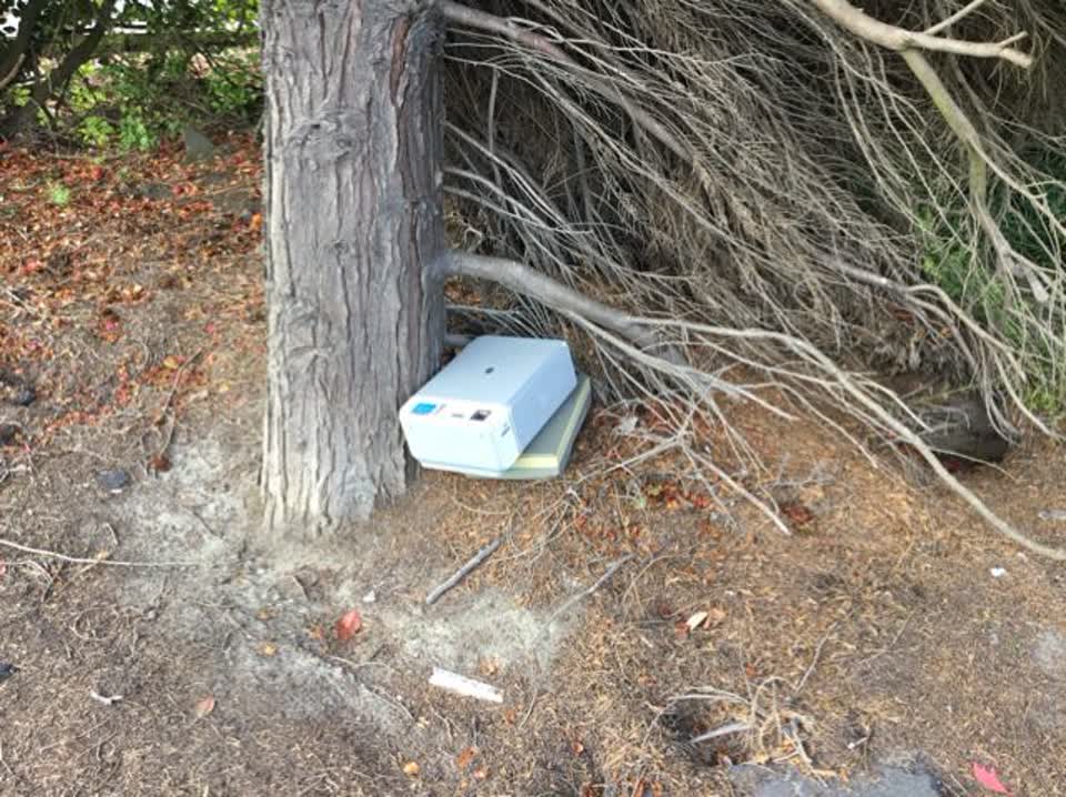 The photograph attached to this rubbish/recycling report