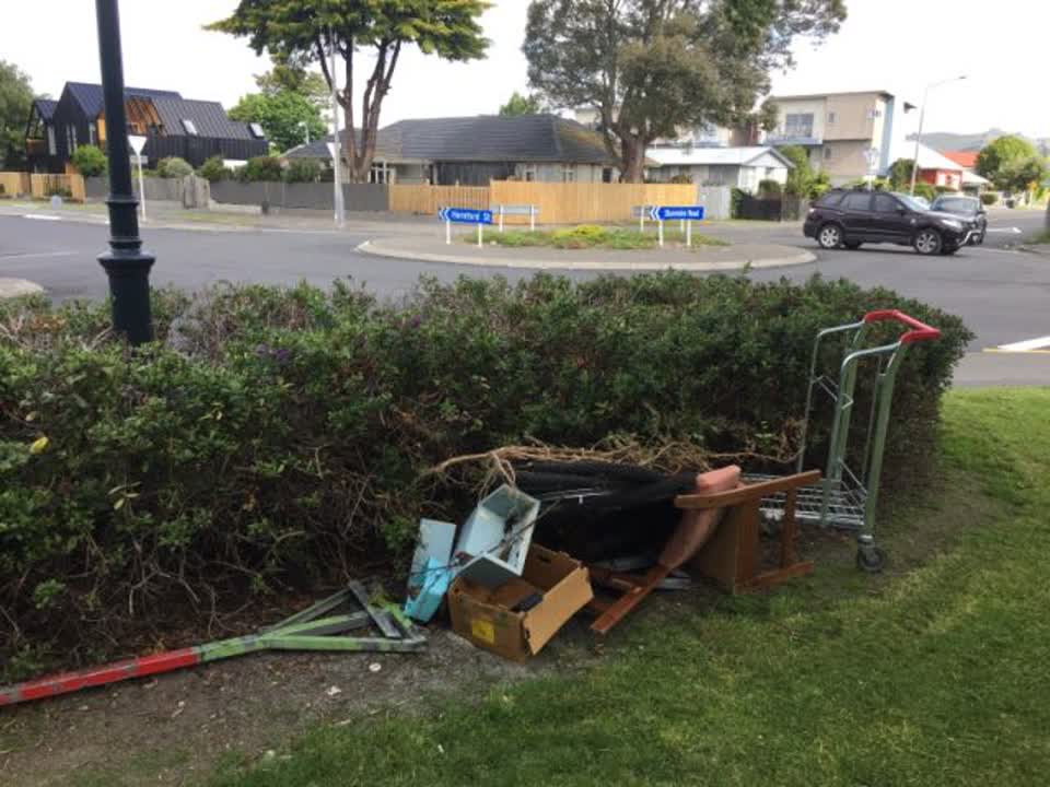 The photograph attached to this rubbish/recycling report