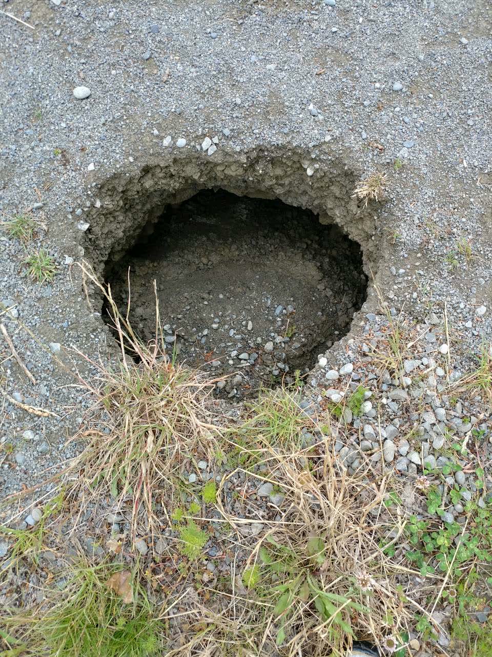 The photograph attached to this roading/streets report