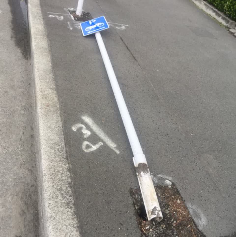 The photograph attached to this roading/streets report