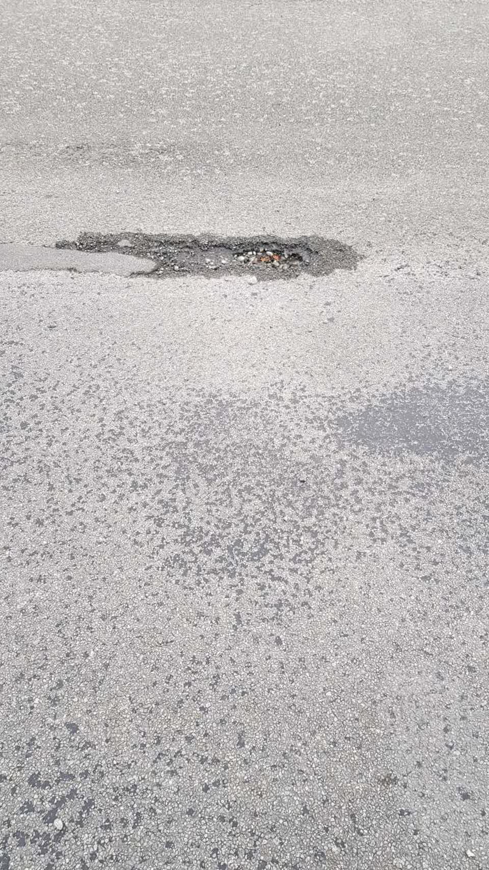 The photograph attached to this roading/streets report