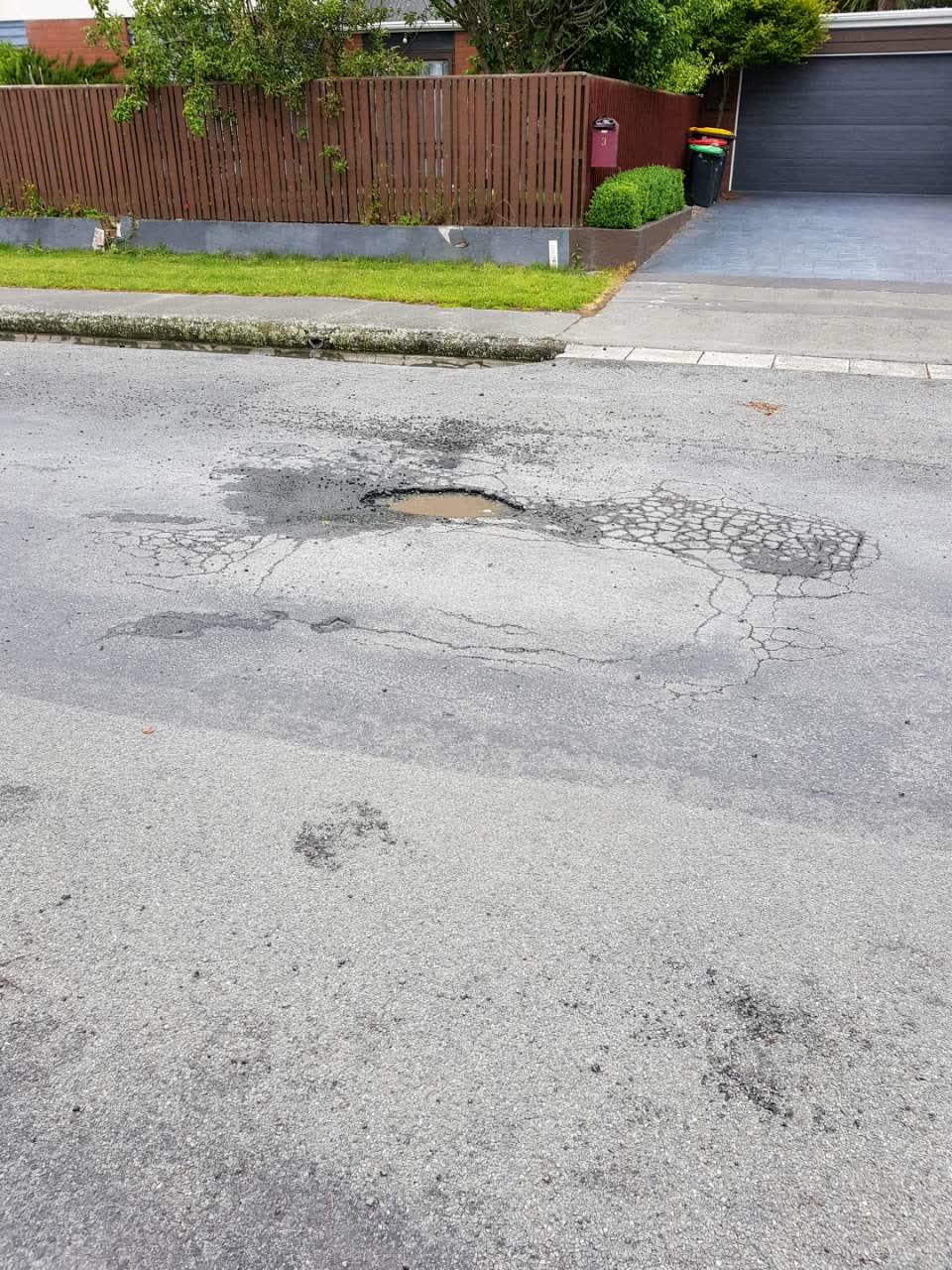 The photograph attached to this roading/streets report