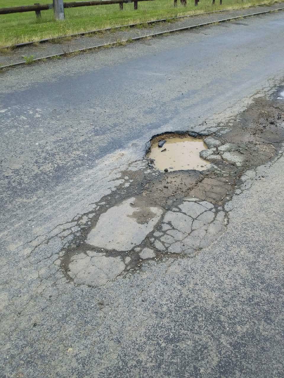 The photograph attached to this roading/streets report