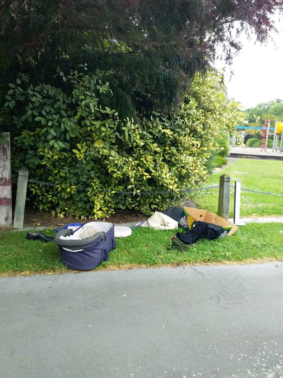 The photograph attached to this rubbish/recycling report