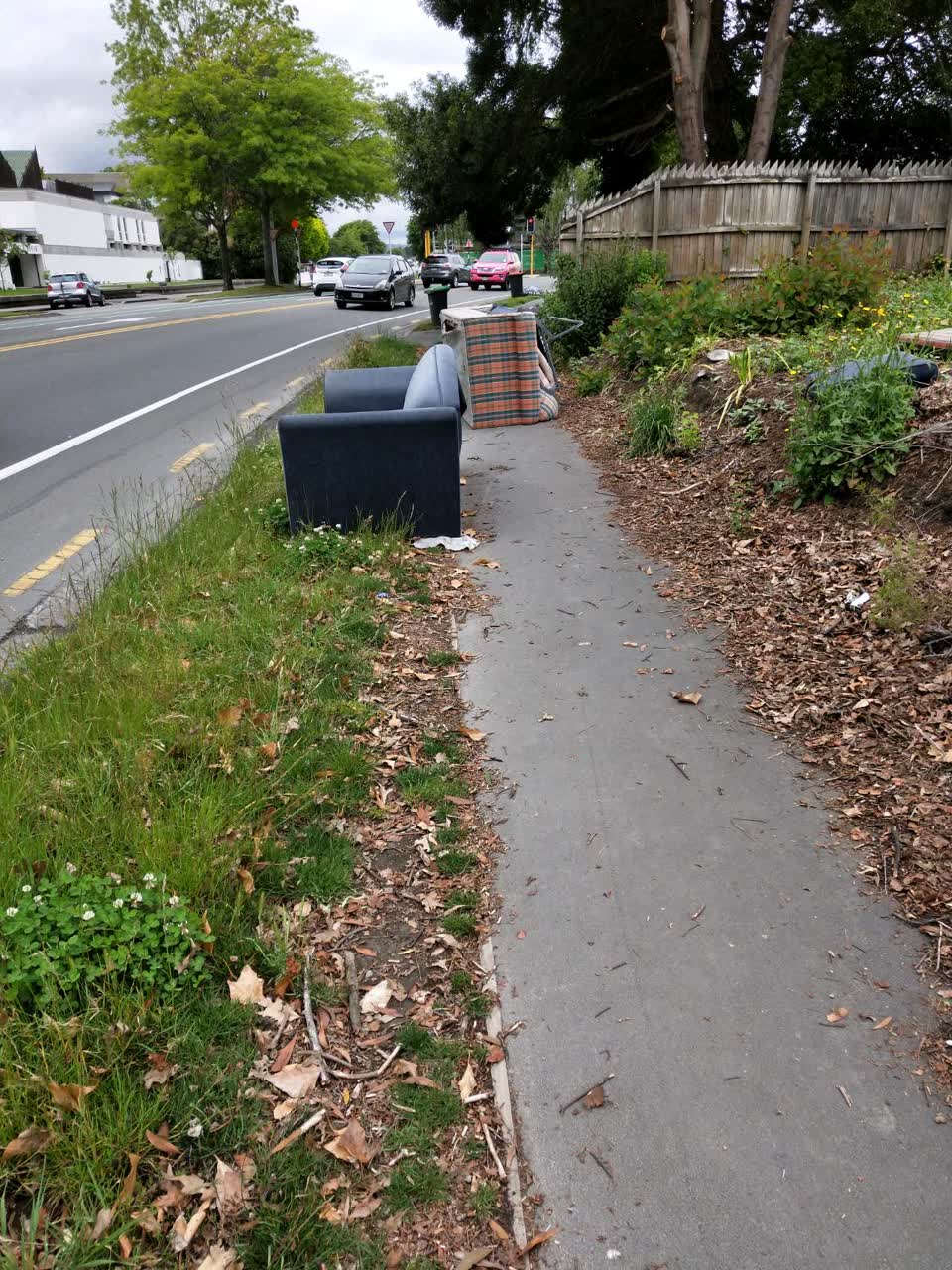 The photograph attached to this rubbish/recycling report